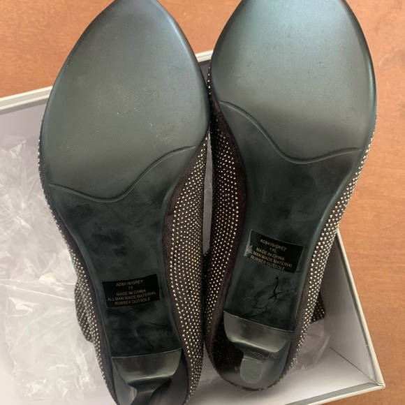 Nancy Li booties - Picture 2 of 3